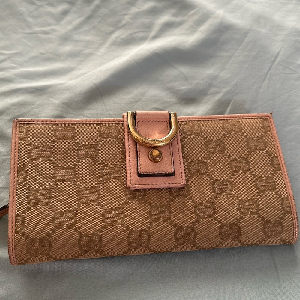 Gucci wallet, Gucci logo, pink inside